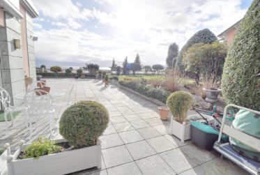 Magnifique appartement en viager occupé sans rente avec vue panoramique sur lac, grand jardin et port privé