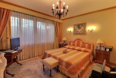 Magnifique appartement en viager occupé sans rente avec vue panoramique sur lac, grand jardin et port privé