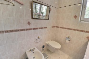 Magnifique appartement en viager occupé sans rente avec vue panoramique sur lac, grand jardin et port privé
