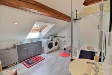 Jolie maison en viager semi-occupé la maison est composée de deux appartements duplex dont un a disposition immédiate.