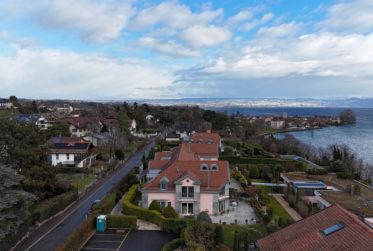 Magnifique appartement en viager occupé sans rente. Vue Lac et Port privé.
