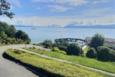 Magnifique appartement en viager occupé sans rente. Vue Lac et Port privé.
