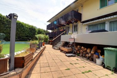 Grande maison de 2 logements avec piscine en viager occupé sans rente