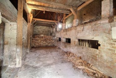 GRAND POTENTIEL pour cette magnifique ferme à rénover en viager semi occupé sans rente