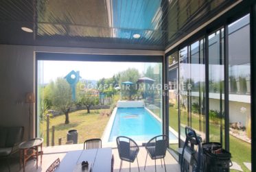 FRANCE: Magnifique villa contemporaine en viager occupé avec rente.