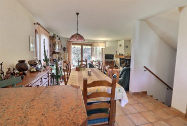 Jolie maison en viager occupé sans rente au calme avec un grand jardin