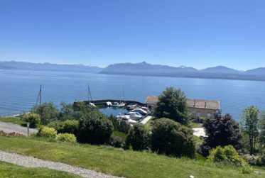 BIEN EXCEPTIONNEL!! Grand appartement en viager occupé sans rente. Vue Lac et Port privé.