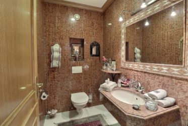 BIEN EXCEPTIONNEL!! Grand appartement en viager occupé sans rente. Vue Lac et Port privé.