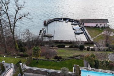 BIEN EXCEPTIONNEL!! Grand appartement en viager occupé sans rente. Vue Lac et Port privé.