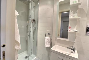 Superbe appartement en étage élevé avec piscine en viager occupé sans rente