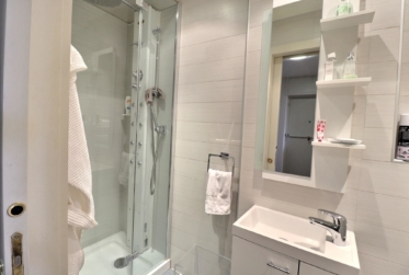 Superbe appartement en étage élevé avec piscine en viager occupé sans rente